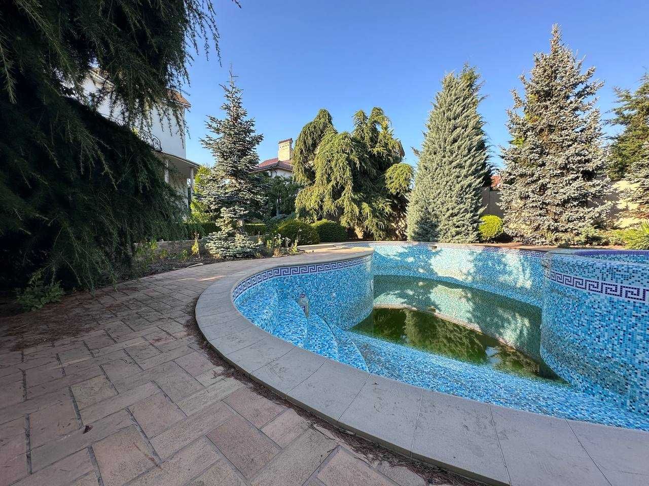 Предлагается к продаже шикарный Особняк в Совиньоне, участок 15 соток!