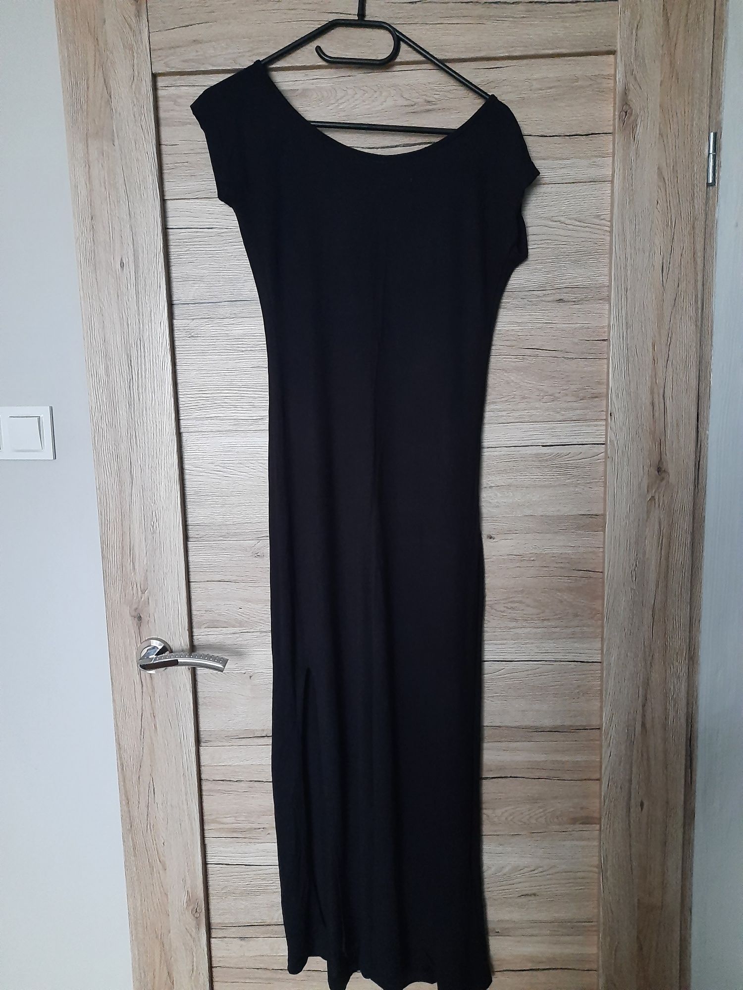 Czarna sukienka terranova