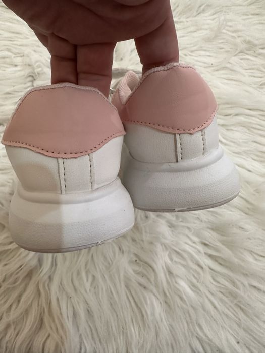 Кросівки для дівчинки