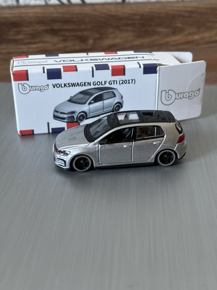 Сірий golf gti 2017 масштаб 1:64