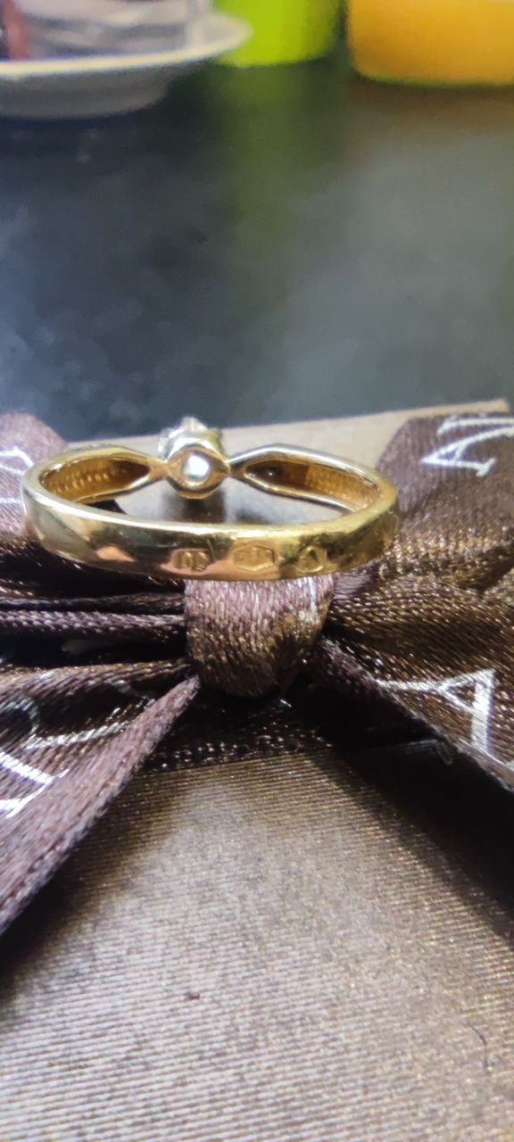 Pierścionek zaręczynowy z brylantem, diament 0,14ct, żółte białe zloto