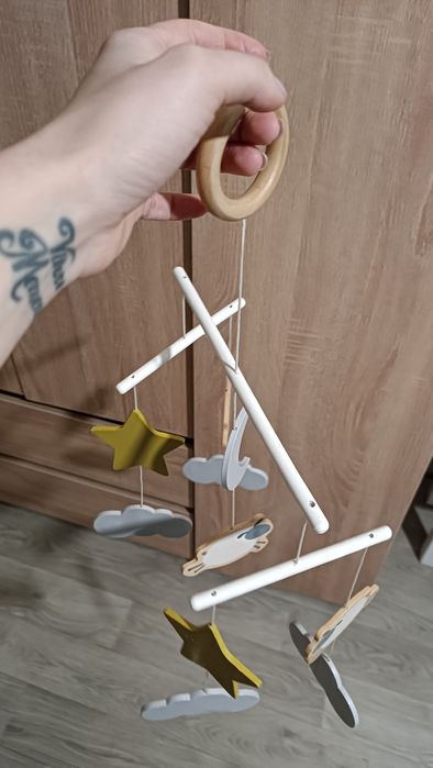 Гарний дерев'яний мобіль