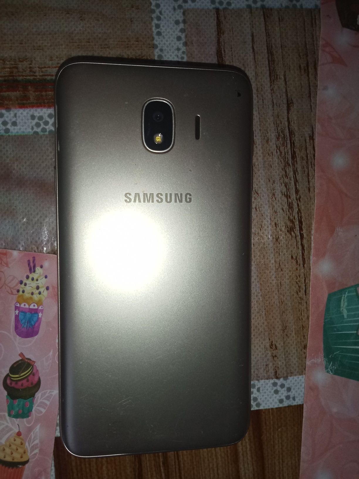 Продам Samsung j400 на запчастини