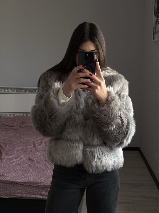 Стильна сіра шубка вкорочена