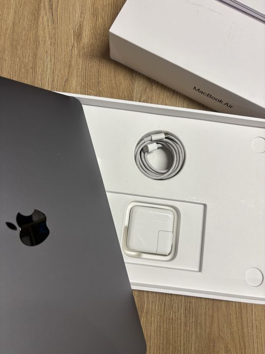 MacBook Air 13” 2021 на чіпі M1 16/256gb, з гарантією
