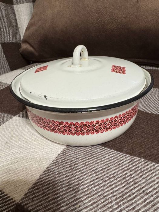 Кастрюля эмалированная с крышкой