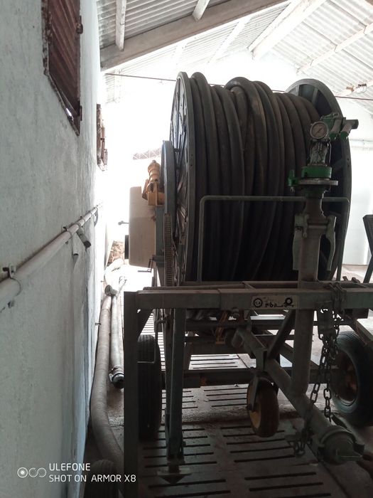 Rolo com canhão de rega e bomba de tirar água