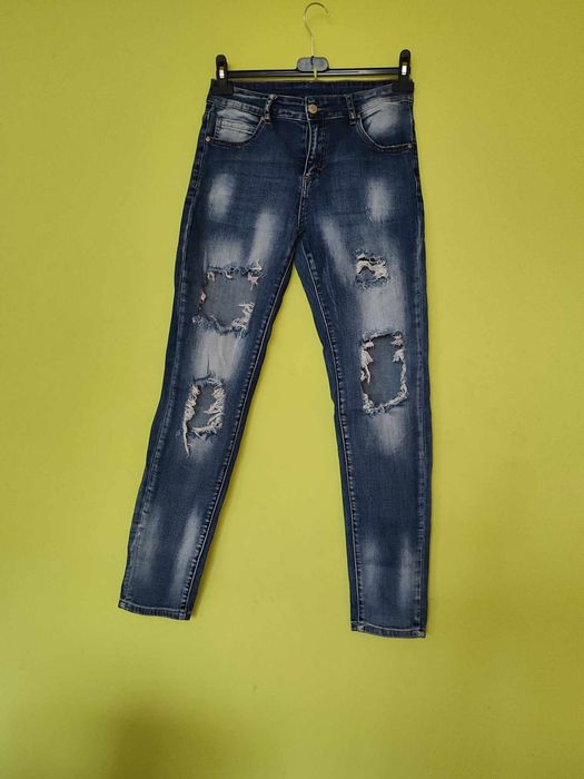 Damskie jeansy z rozdarciami rozmiar L