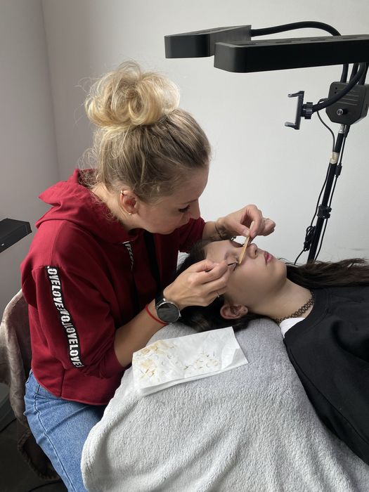 Курси з нарощення вій