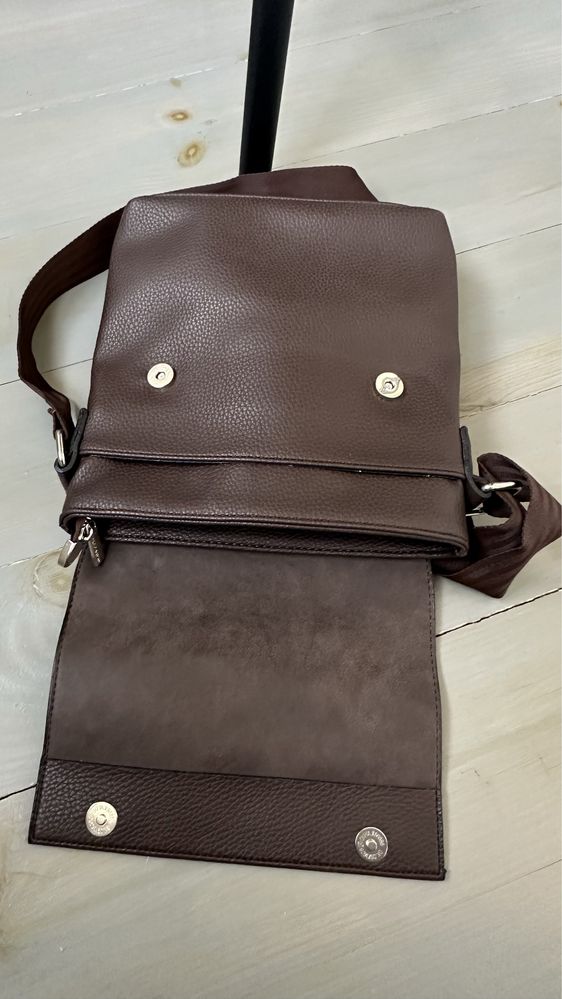 Нова шкіряна сумка коричневого кольору