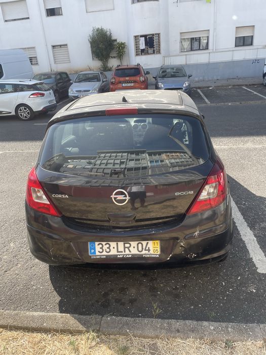 Carro a venda precisa de alguns ajustes