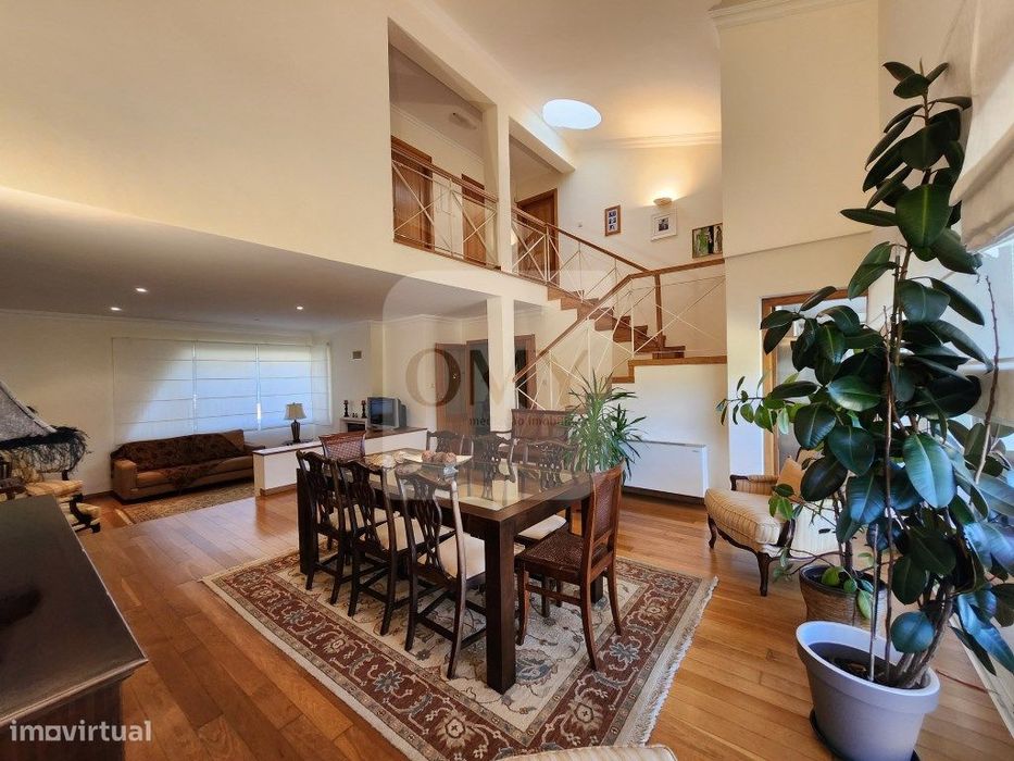 Moradia T4 de Arquitetura Singular em Mateus, Vila Real