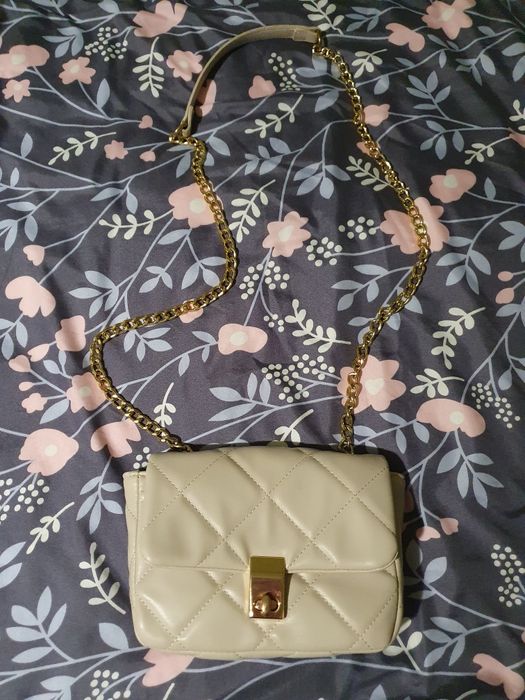 Kremowa torebka Stradivarius