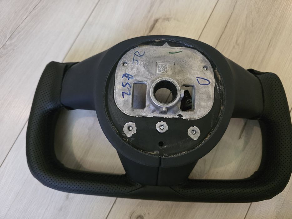 руль штурвал Tesla plaid model S model X yoke v1