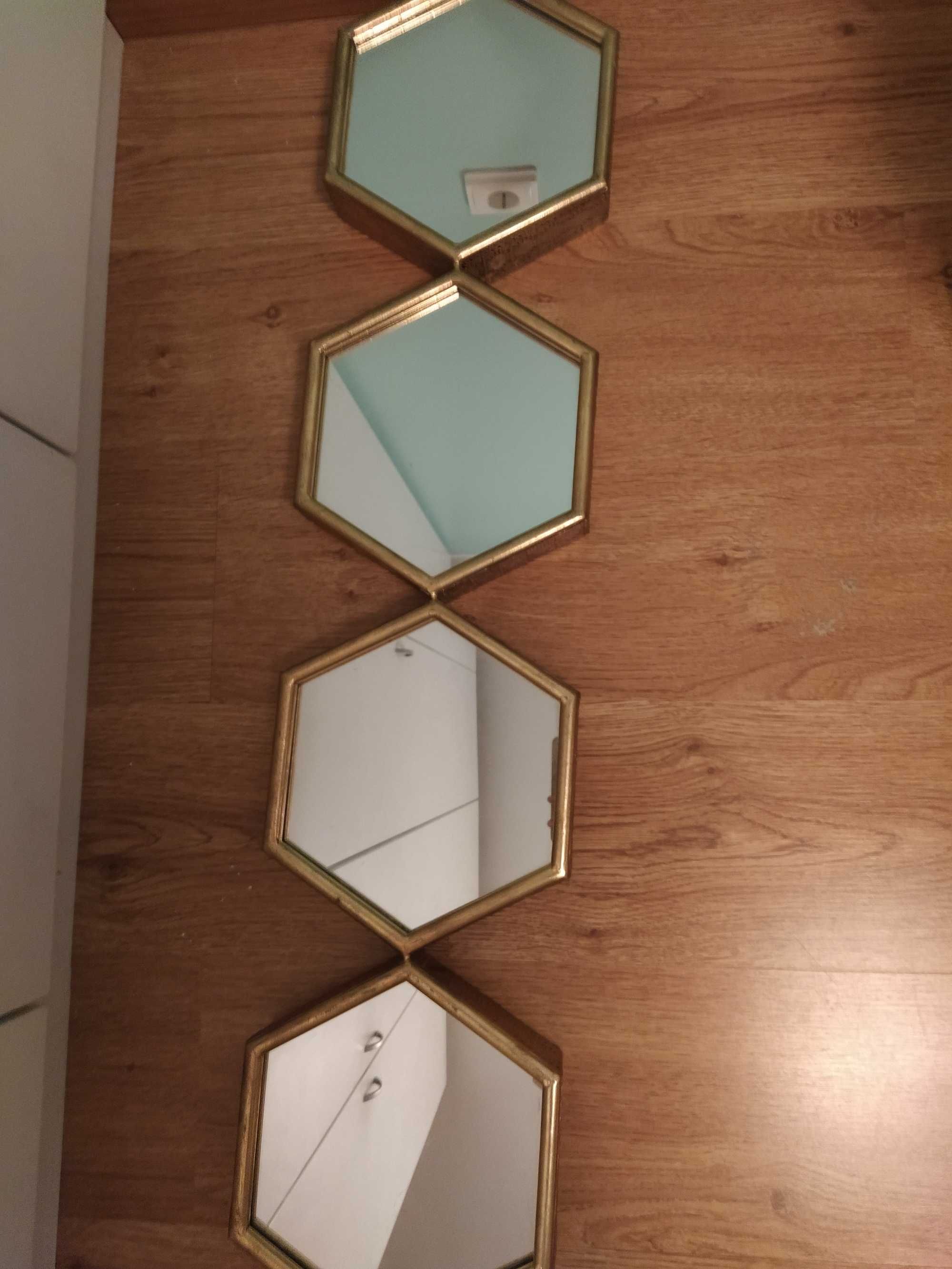 Espelho Dourado de parede (decoração)