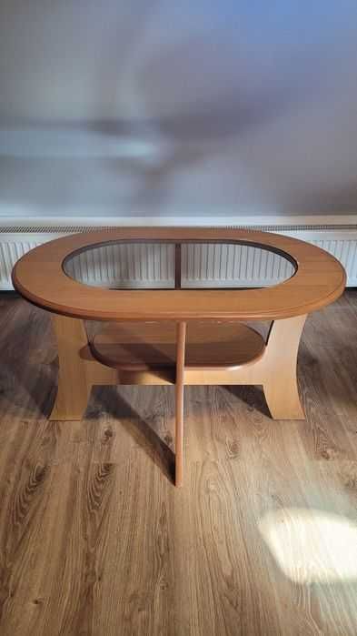 Stolik kawowy z szybą