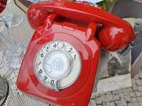 Telefone vermelho antigo