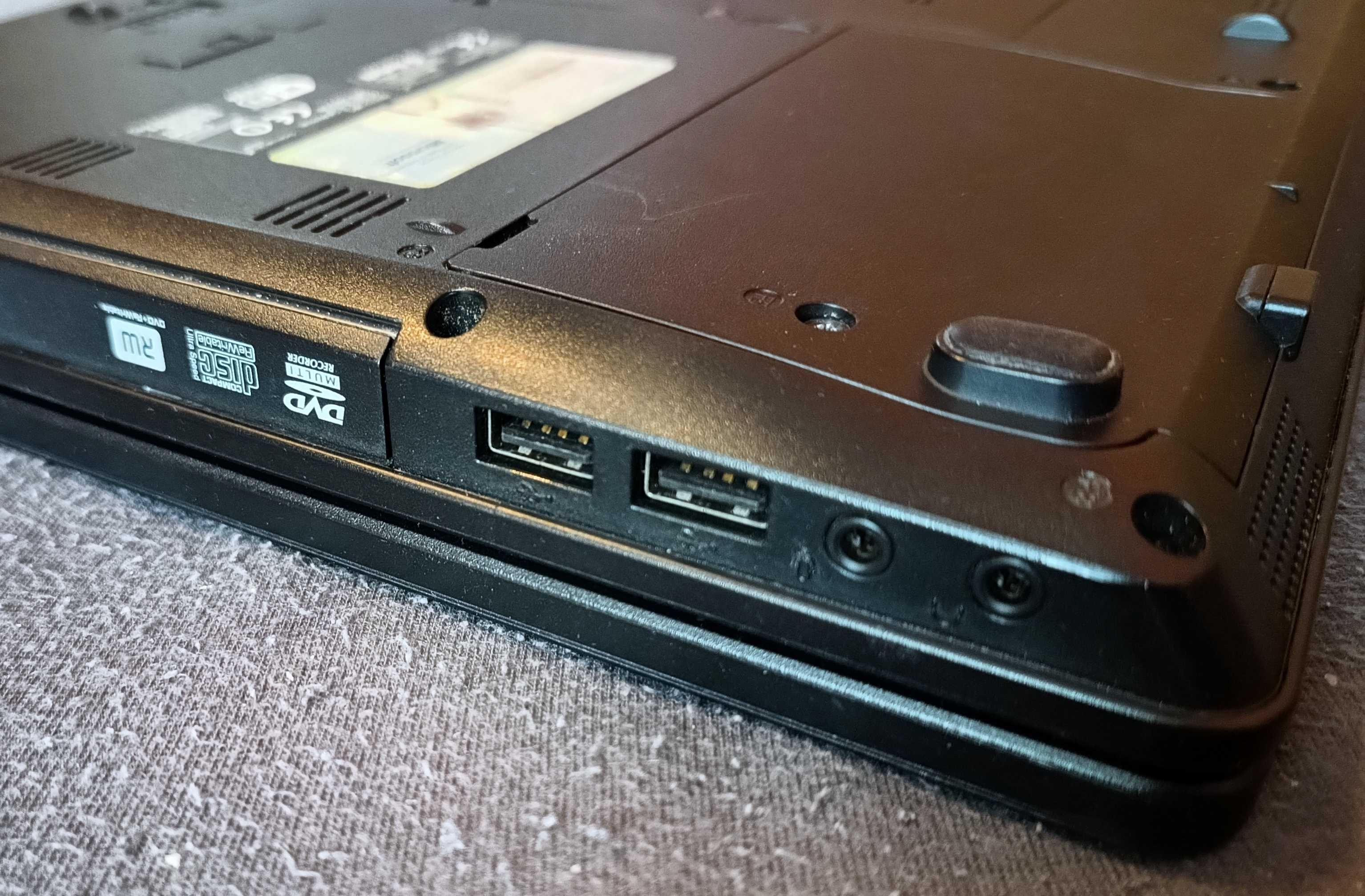 Toshiba Tecra A11-11Q\i3\SSD240GB\4GB RAM\Windows10