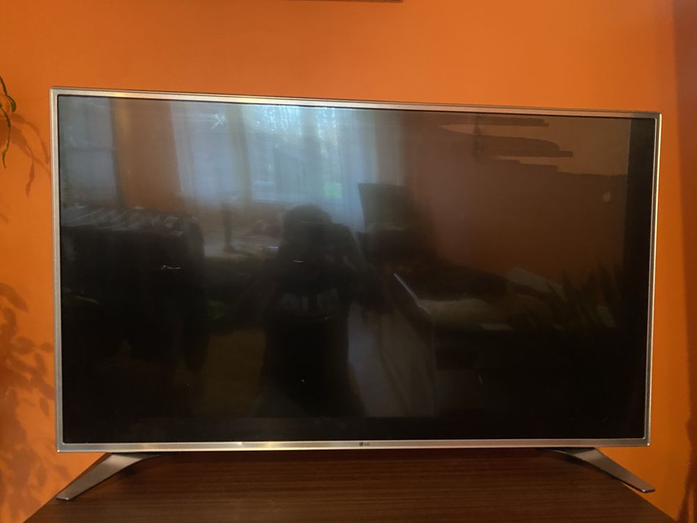 Продам плазму LG43LH615V