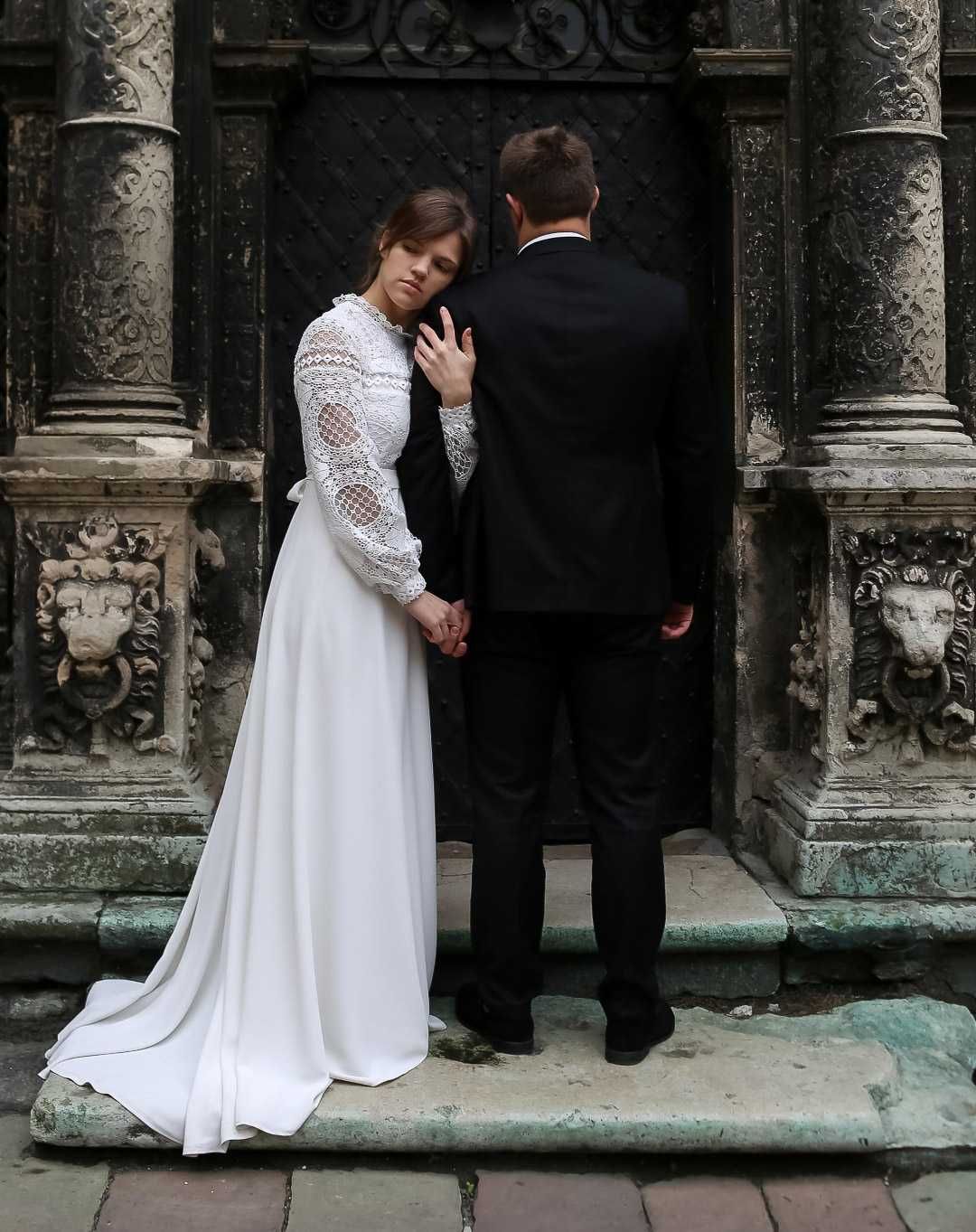 Весільна сукня колір айворі розмір 42-44