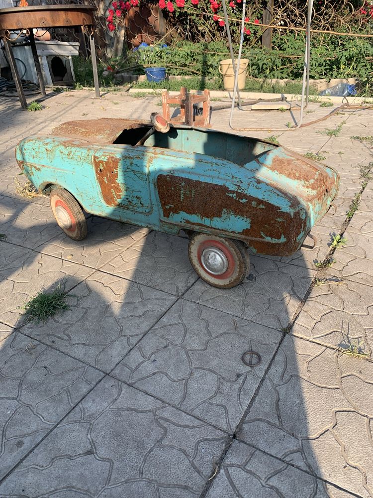 Машинка педальная москвич