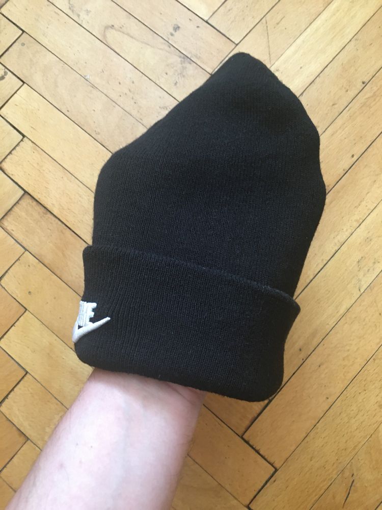 Шапка Nike Beanie Utility Futura / DJ6224-010