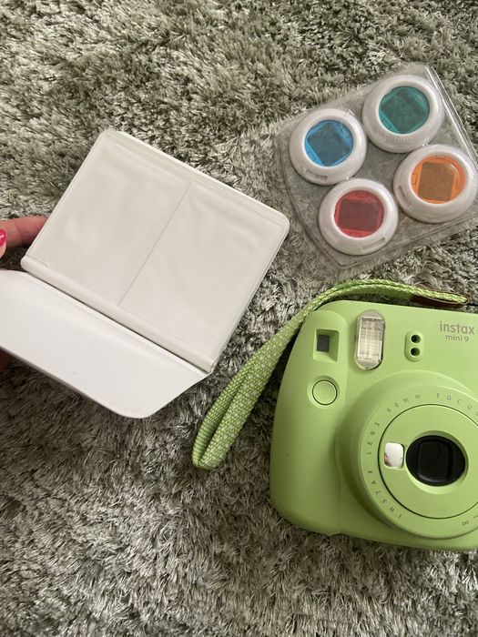 Instax mini 9 muito bom estado com livro e lentes