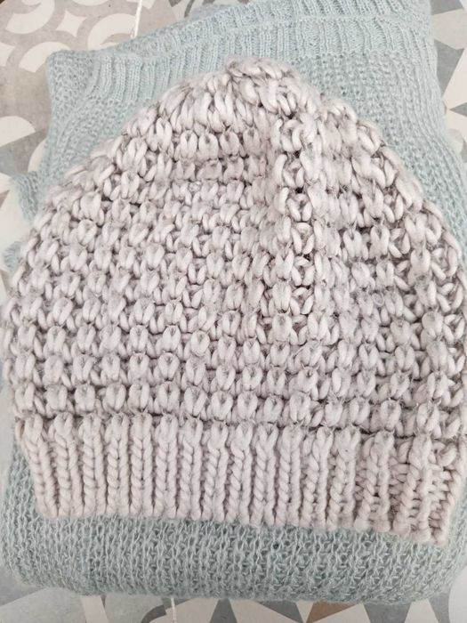 Duży ciepły szal oraz czapka