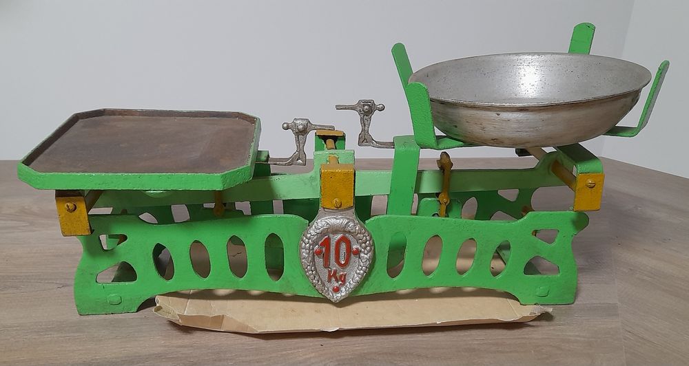 2 stare wagi plus odważniki