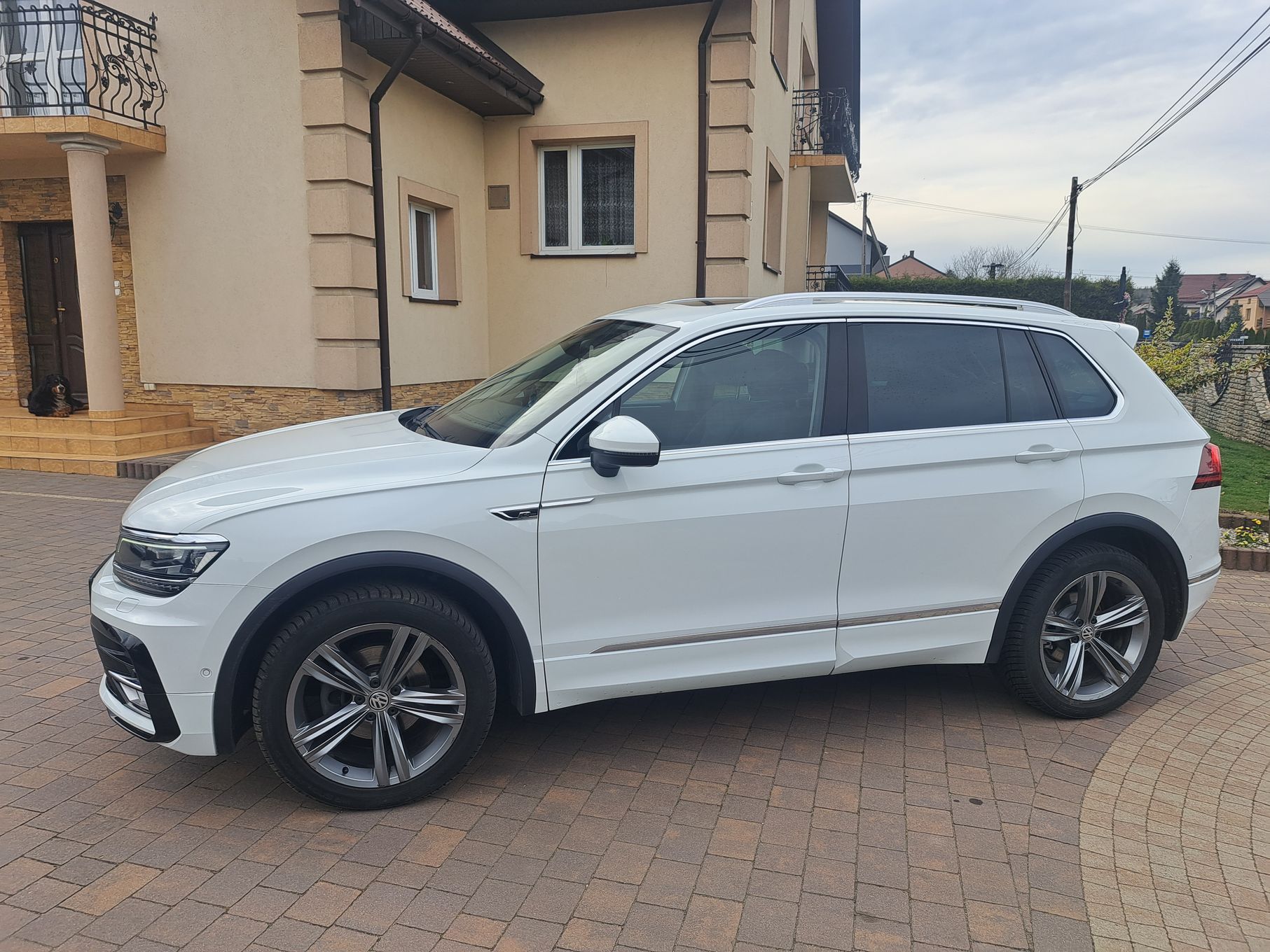 Volkswagen Tiguan 2.0 TDI 150 KM R-Line Oryginalny Lakier Niski Przebieg