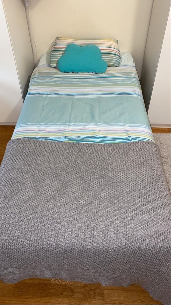 Cama Ikea de solteiro