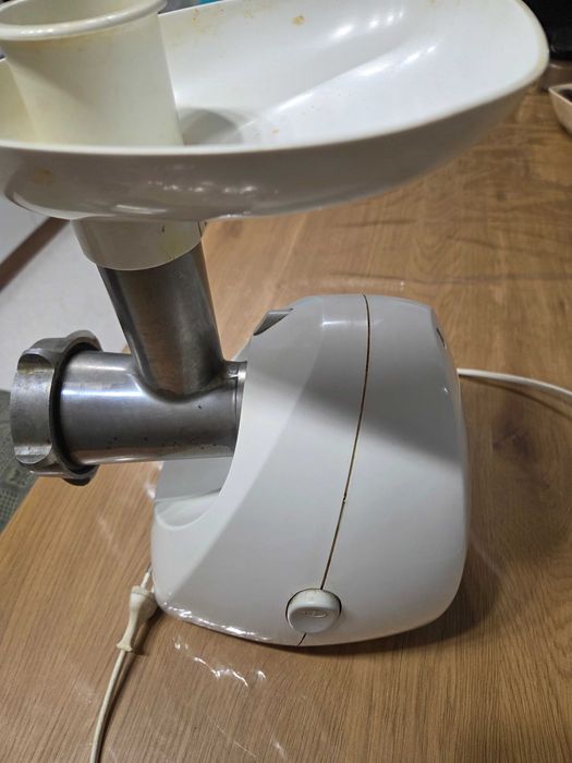 Продам электрическая мясорубка Zelmer