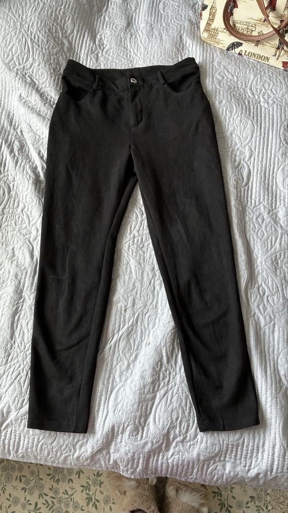 Shein czarne spodnie ala zamsz S/36