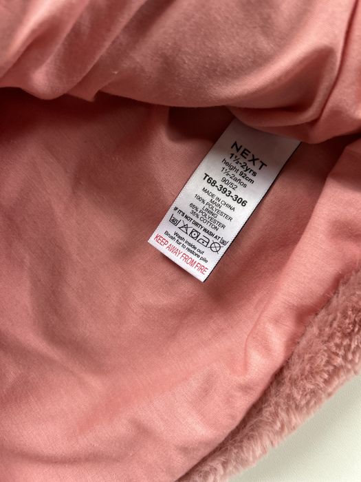 Нова жилетка для дівчинки