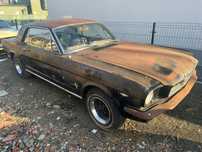 Ford Mustang jeżdżacy po opłatach rok 1965