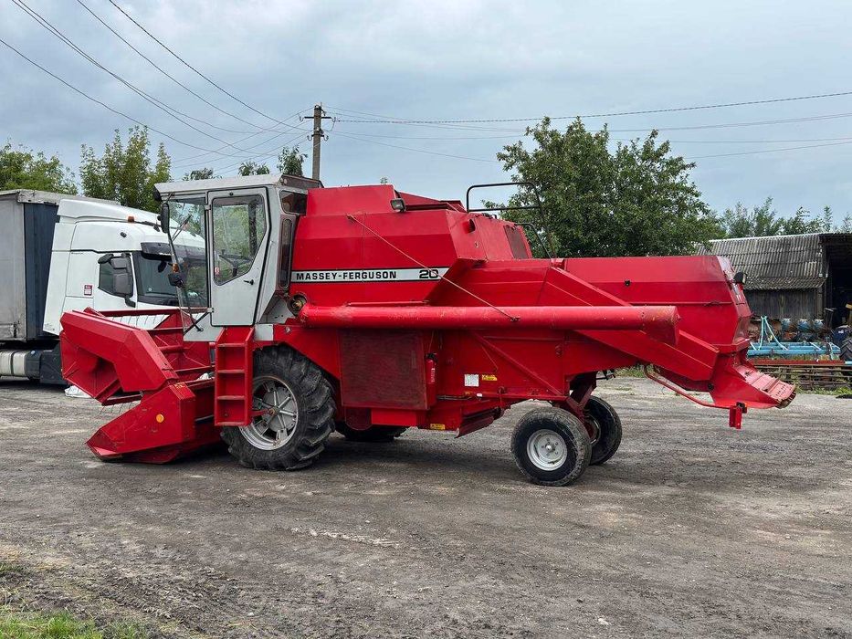 Свіжо привезений комбайн Massey Ferguson 20 48S Клас Sampo Норвегія