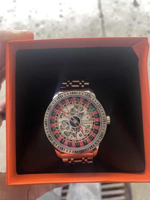 Годинник казино новий з коробкою