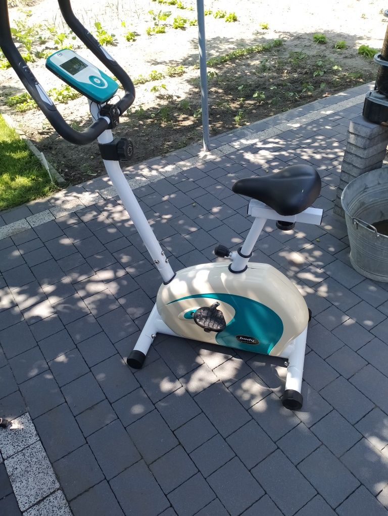 Sprzedam rower stacjonarny magnetyczny bardzo ładny.