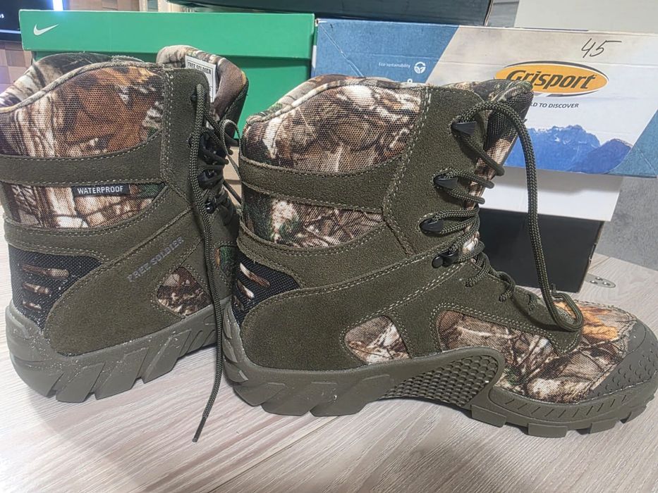 Фирменные ботинки