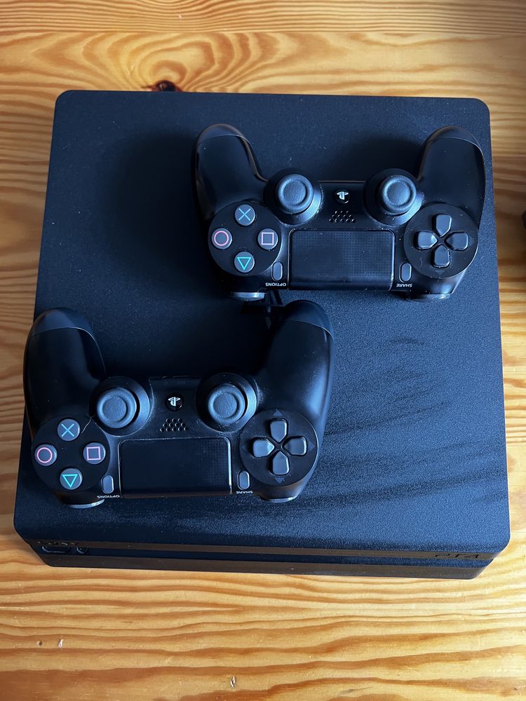 Konsola do gier ps4 slim + gry