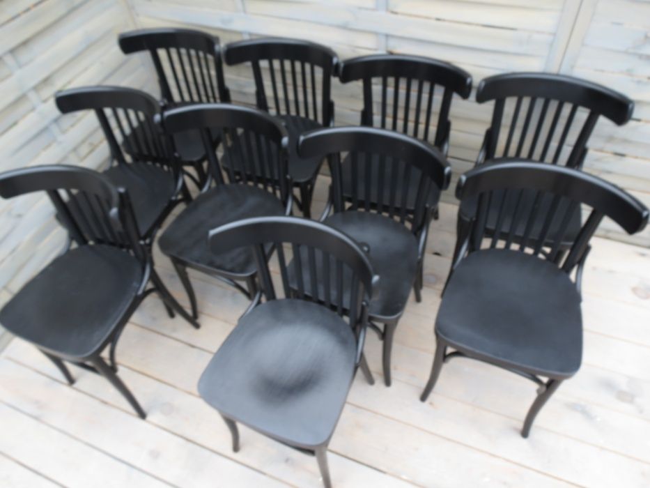 Po renowacji drewniane krzesła Thonet Vintage czarne restauracja
