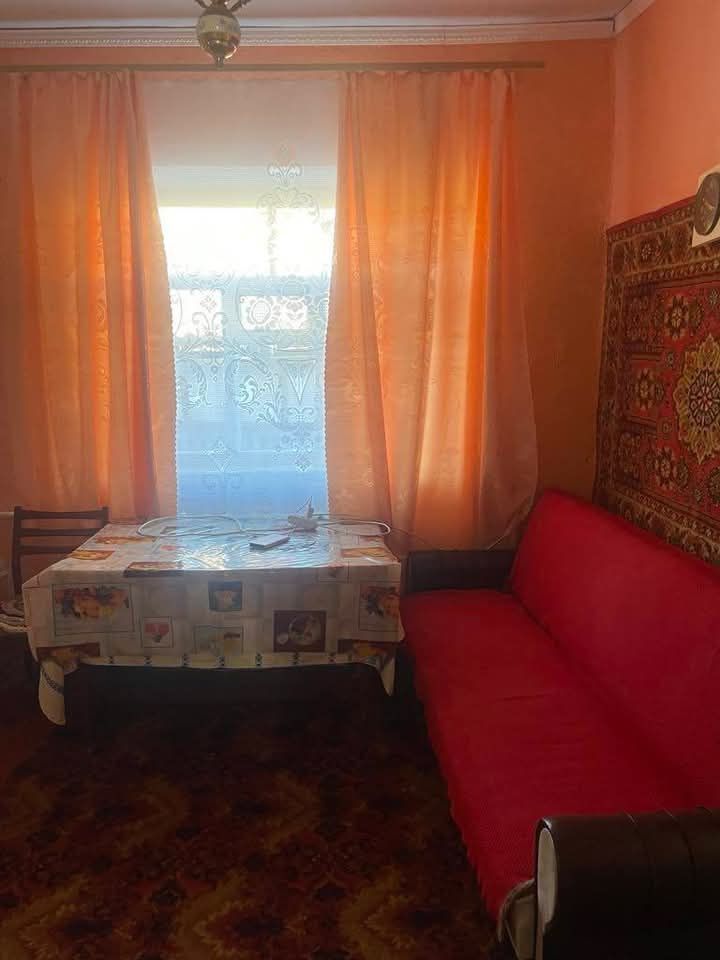 Продам будинок м.Тиврів 90 кв.м.Центр.Житловий стан.Терміново.