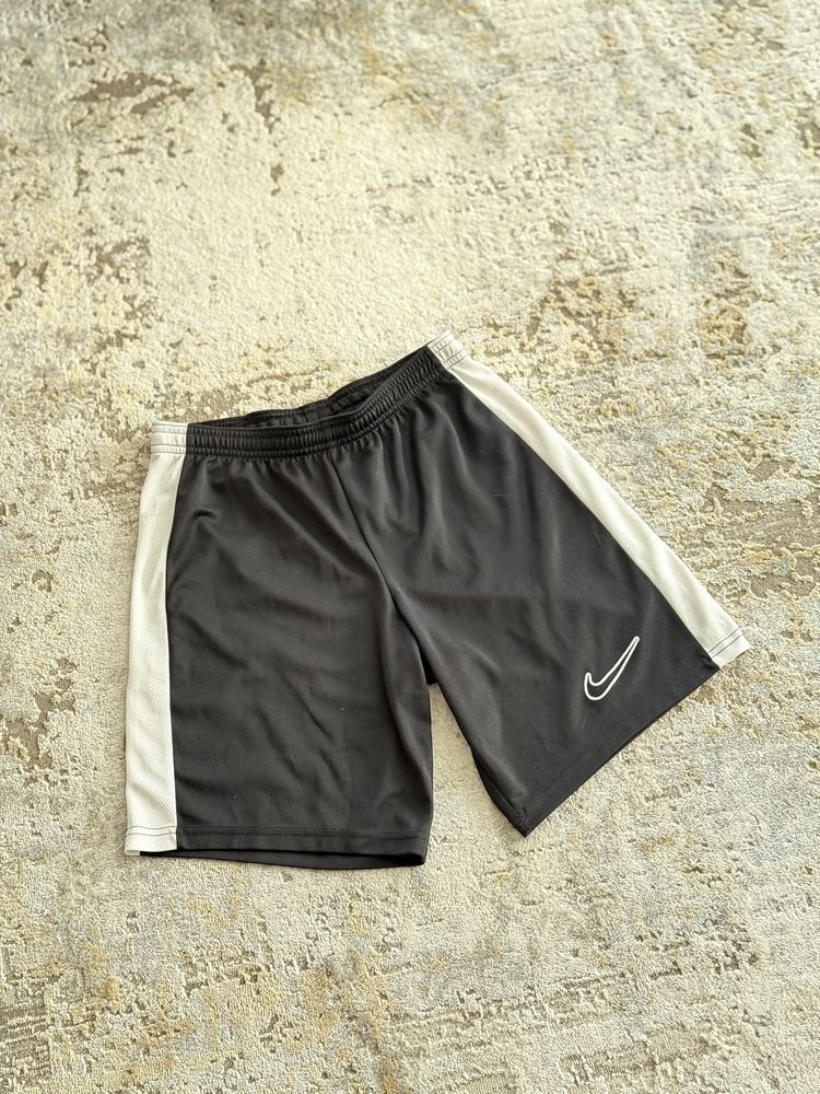 Шорти Nike розмір xs оригінал!