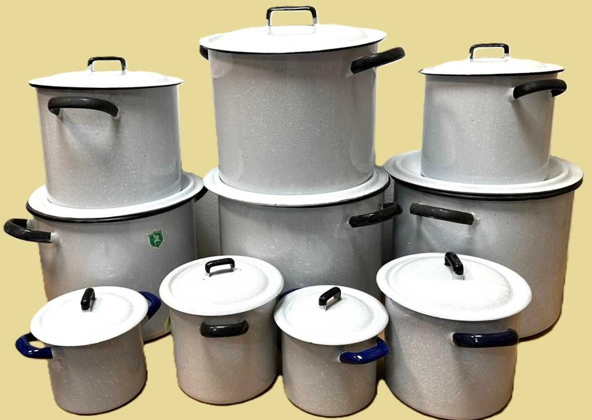 Panelas e tachos antigos em esmalte, decoração ou coleção
