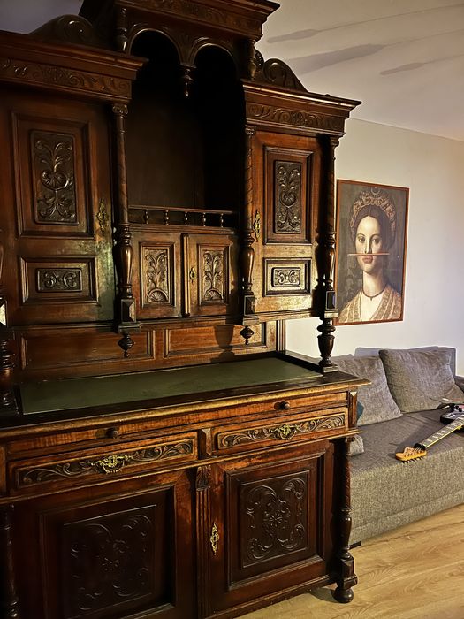 Kredens z 19 wieku (neorenesansowy)