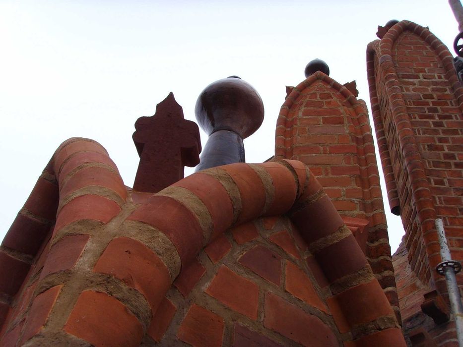 Kształtki ceglane – renowacje zabytków, gzymsy, łuki