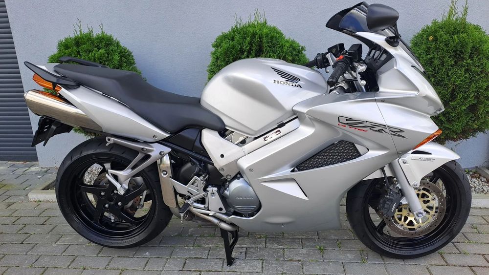 Honda VFR vfr 800 v-tec SUPR STAN nowe opony BEZWYPADEK  2002rok  RATY