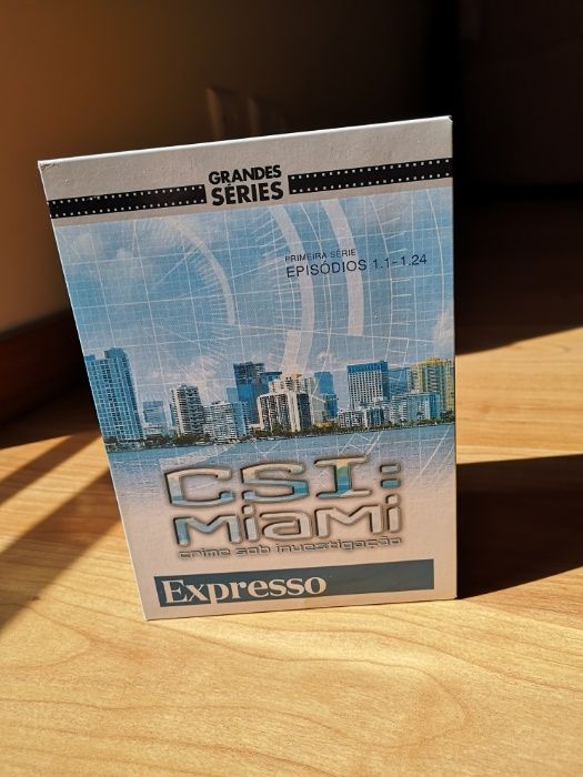 6 DVDs "CSI Miami" Season 1 (24 episódios) + Caixa