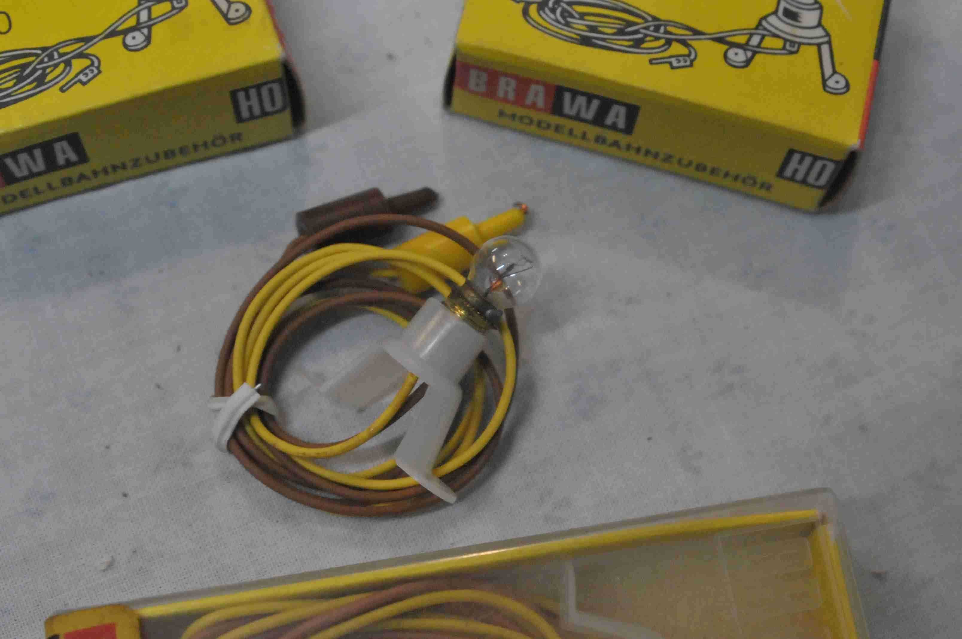 HO - Lampadas com casquilho 19 volts BRAWA ref 580