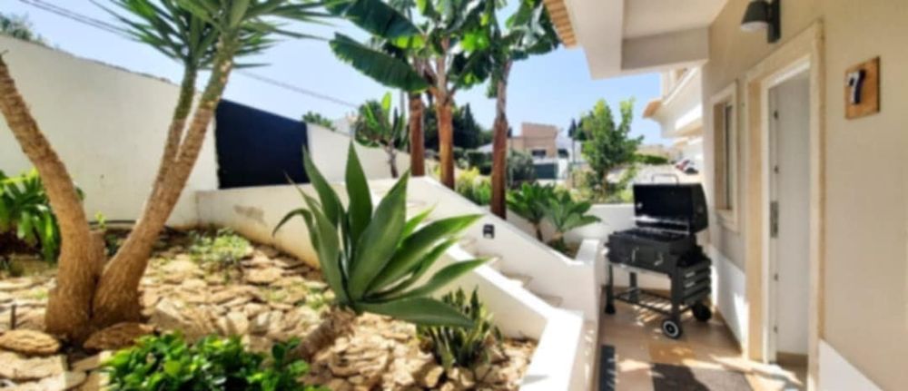 Arrenda-se  T2 ao ano  em Albufeira